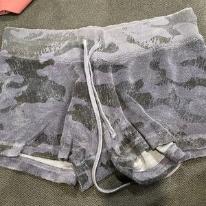 Hard Tail shorts size Medium